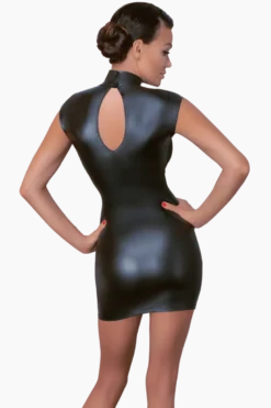 Minikleid aus Wetlook mit Tüll