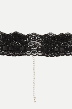 Spitzenhalsband mit Kettenverschluss