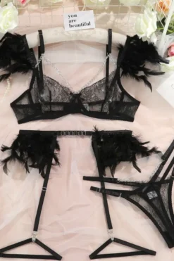 4tlg. Dessous Set mit Federn - schwarz